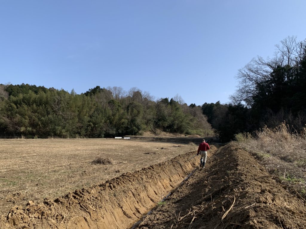 耕作放棄地の水路整備